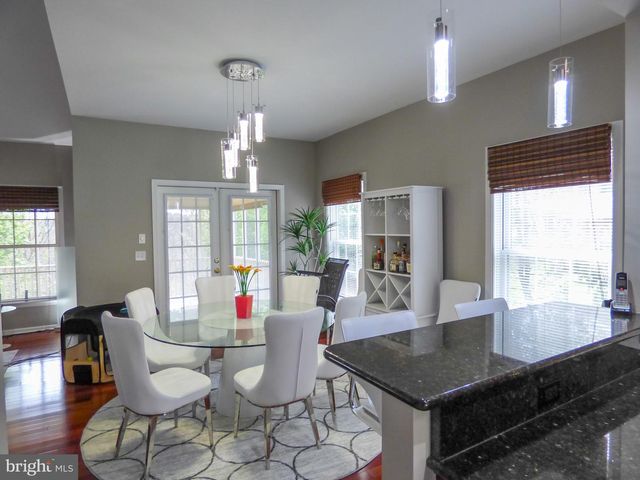 1742 STONE HILL DR, York, PA 17402