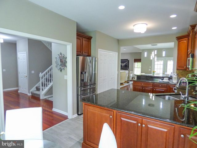1742 STONE HILL DR, York, PA 17402