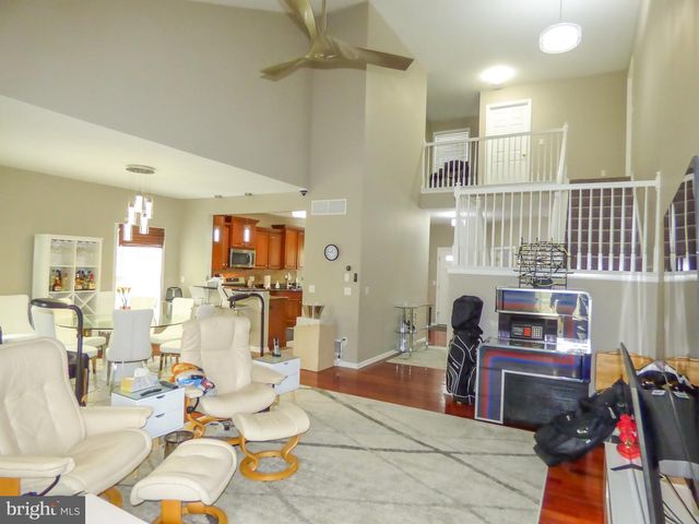 1742 STONE HILL DR, York, PA 17402