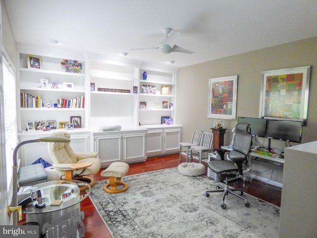 1742 STONE HILL DR, York, PA 17402