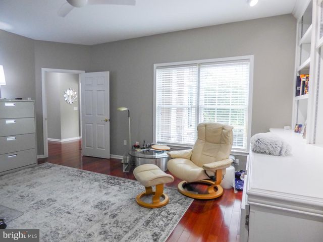 1742 STONE HILL DR, York, PA 17402