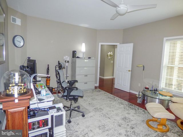 1742 STONE HILL DR, York, PA 17402