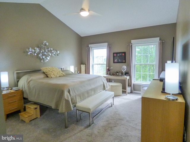 1742 STONE HILL DR, York, PA 17402