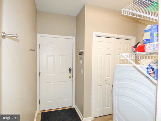 1742 STONE HILL DR, York, PA 17402