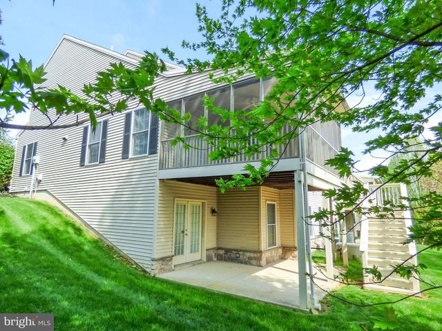 1742 STONE HILL DR, York, PA 17402