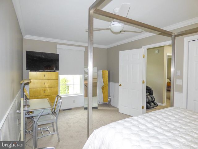 1742 STONE HILL DR, York, PA 17402