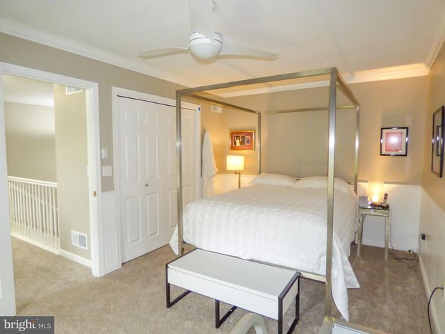1742 STONE HILL DR, York, PA 17402