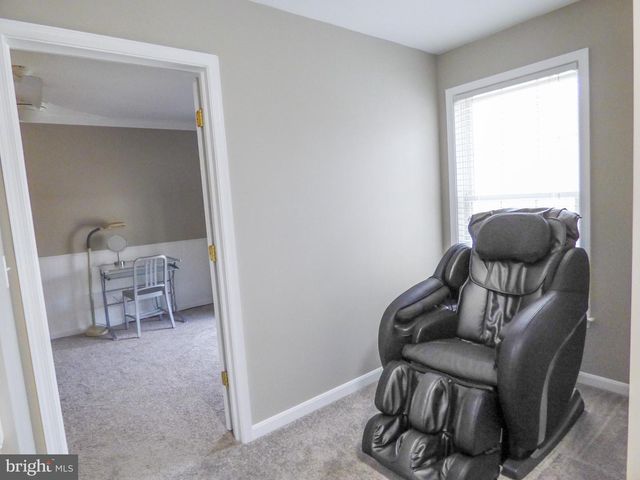 1742 STONE HILL DR, York, PA 17402