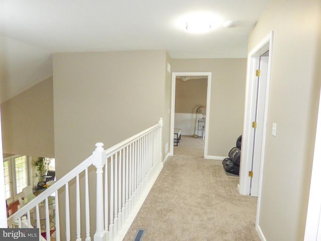 1742 STONE HILL DR, York, PA 17402