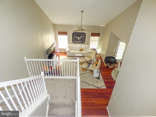 1742 STONE HILL DR, York, PA 17402
