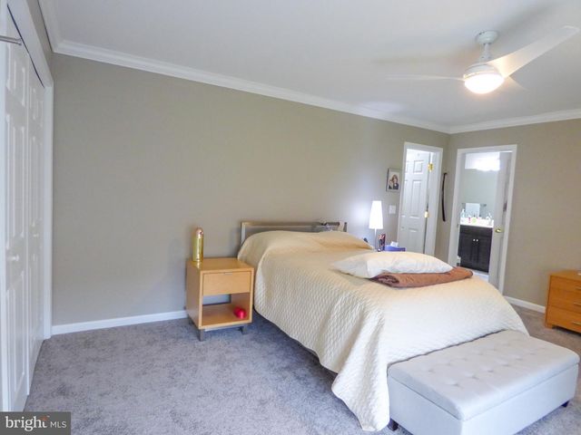 1742 STONE HILL DR, York, PA 17402