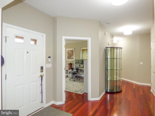 1742 STONE HILL DR, York, PA 17402