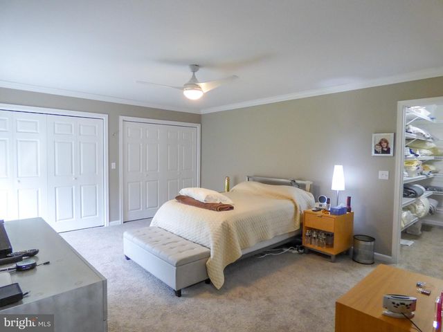 1742 STONE HILL DR, York, PA 17402