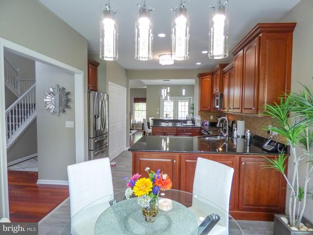 1742 STONE HILL DR, York, PA 17402