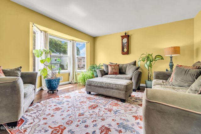 8 Bronia Street, Howell, NJ 07731