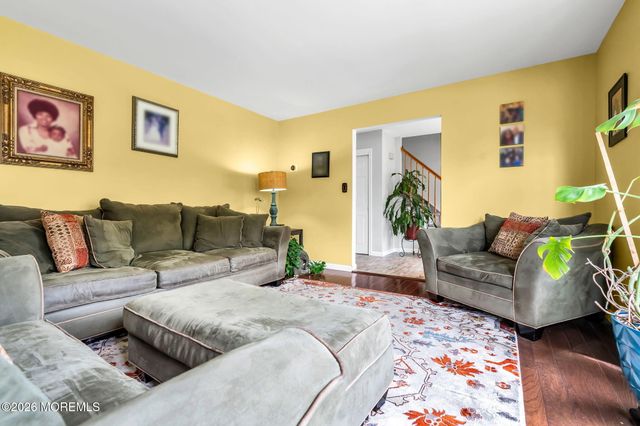 8 Bronia Street, Howell, NJ 07731