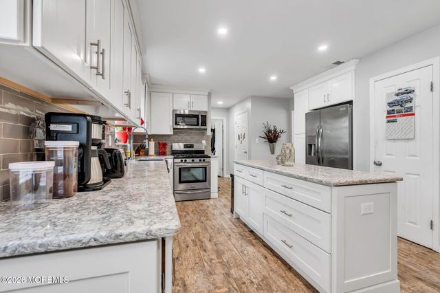 8 Bronia Street, Howell, NJ 07731