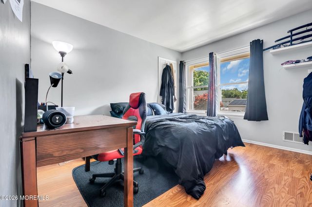 8 Bronia Street, Howell, NJ 07731