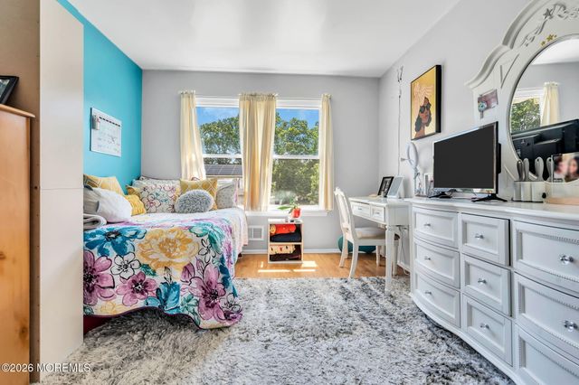 8 Bronia Street, Howell, NJ 07731