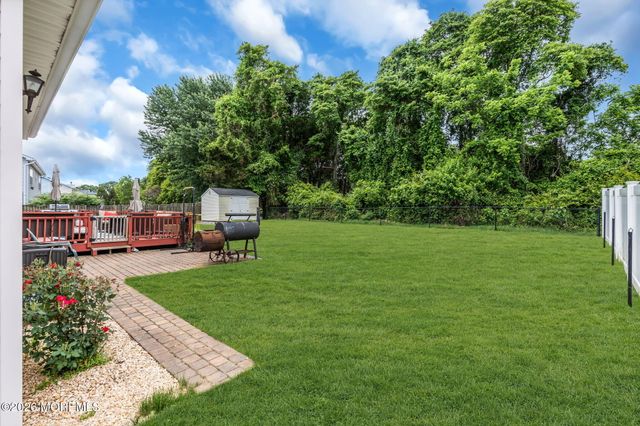 8 Bronia Street, Howell, NJ 07731