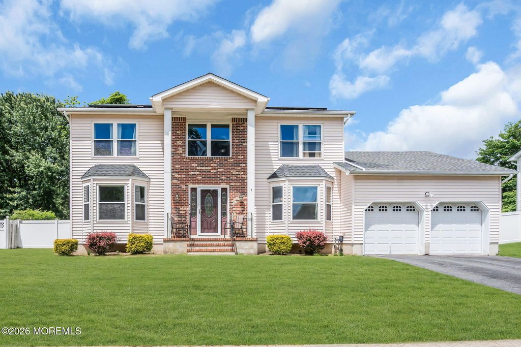 8 Bronia Street, Howell, NJ 07731