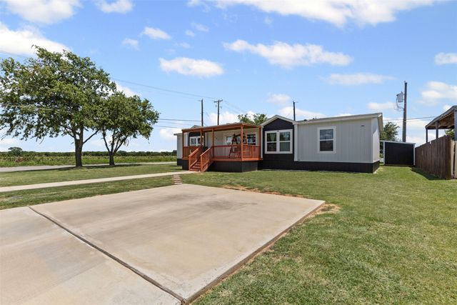 1401 Old Bridge Road, Cleburne, TX 76033