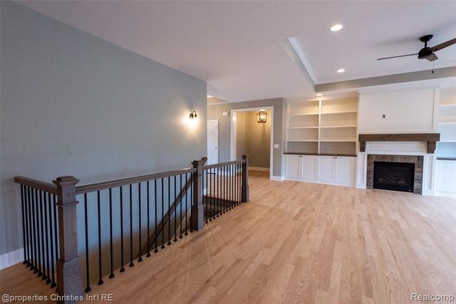 1933 Shane Ct, Oxford, MI 48370