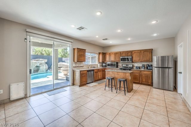 5663 Artesia Lake Court, Las Vegas, NV 89118