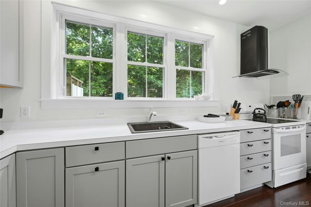 13595 Soundview Avenue, Southold, NY 11971