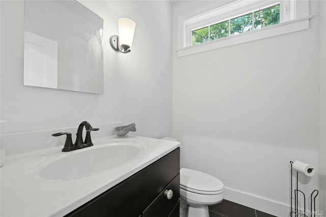 13595 Soundview Avenue, Southold, NY 11971