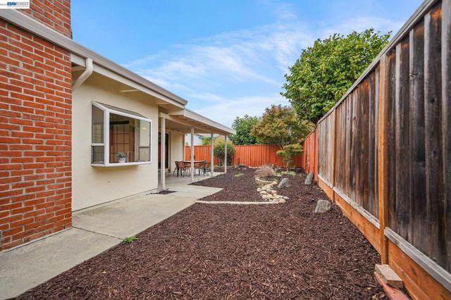5470 Fernwood Dr, Newark, CA 94560