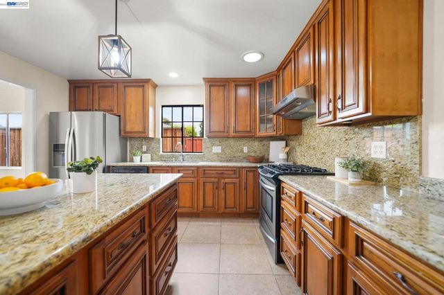 5470 Fernwood Dr, Newark, CA 94560
