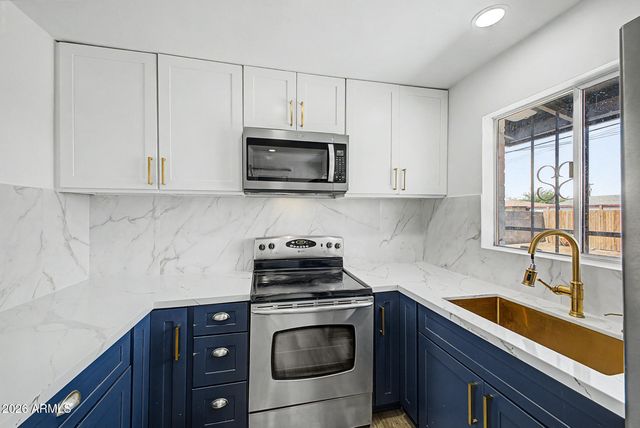 4702 S 36TH Drive, Phoenix, AZ 85041