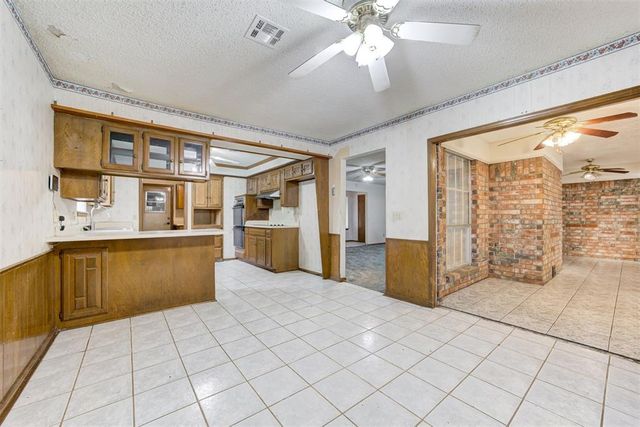 2301 S Manor Road, Yukon, OK 73099
