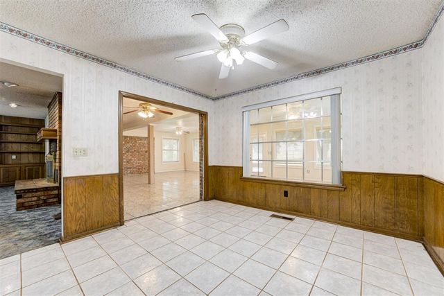 2301 S Manor Road, Yukon, OK 73099