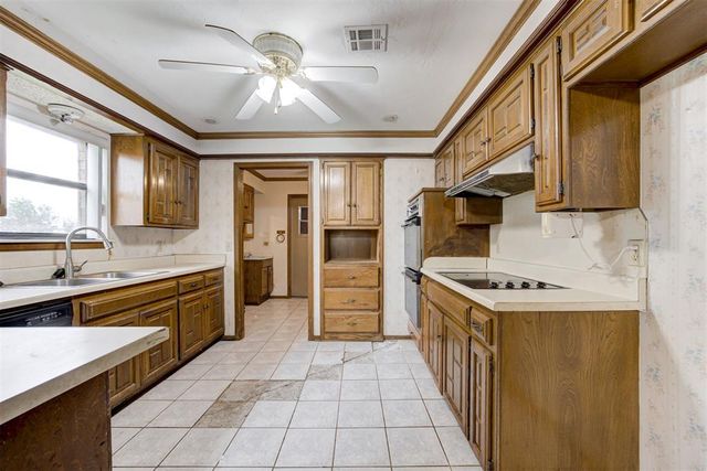 2301 S Manor Road, Yukon, OK 73099