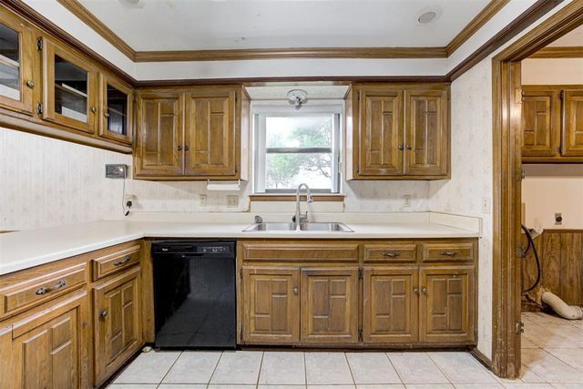 2301 S Manor Road, Yukon, OK 73099