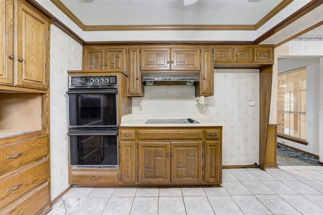 2301 S Manor Road, Yukon, OK 73099