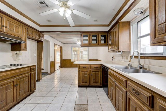 2301 S Manor Road, Yukon, OK 73099
