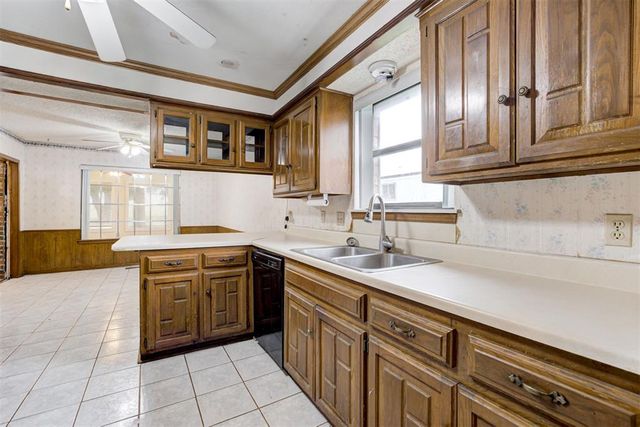 2301 S Manor Road, Yukon, OK 73099
