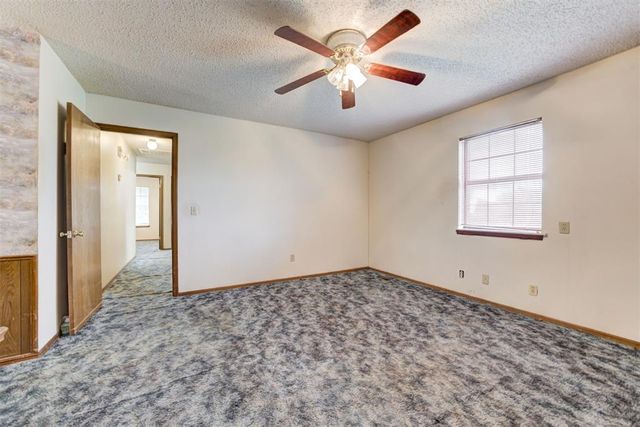 2301 S Manor Road, Yukon, OK 73099