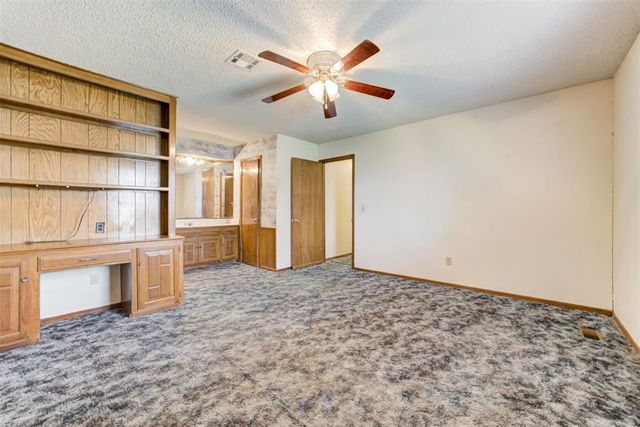 2301 S Manor Road, Yukon, OK 73099