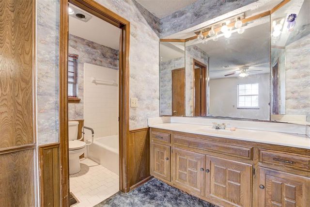 2301 S Manor Road, Yukon, OK 73099