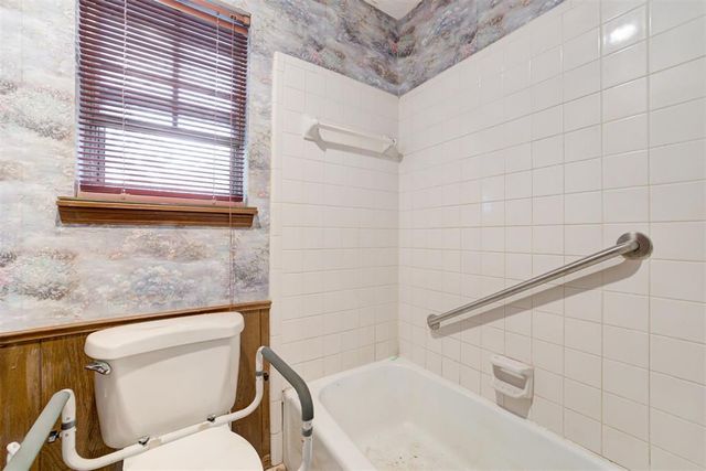 2301 S Manor Road, Yukon, OK 73099