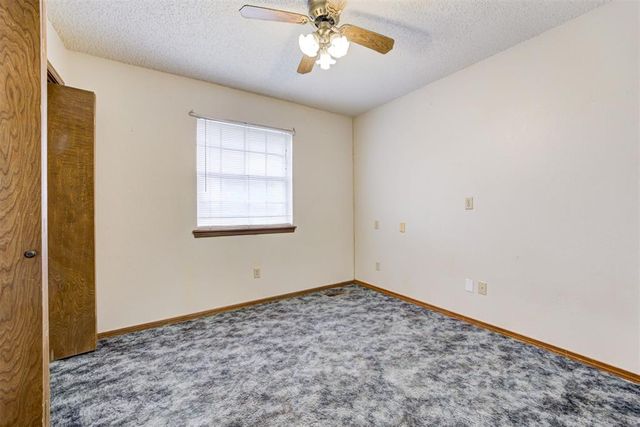 2301 S Manor Road, Yukon, OK 73099