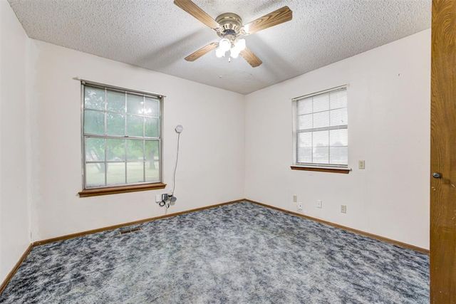 2301 S Manor Road, Yukon, OK 73099