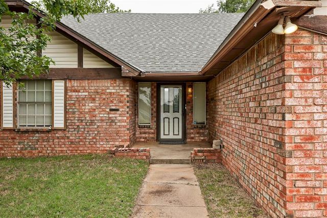 2301 S Manor Road, Yukon, OK 73099
