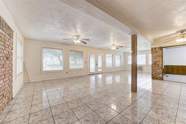 2301 S Manor Road, Yukon, OK 73099