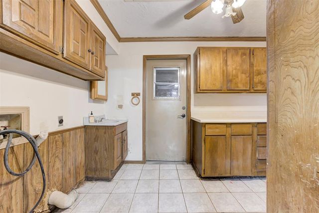 2301 S Manor Road, Yukon, OK 73099