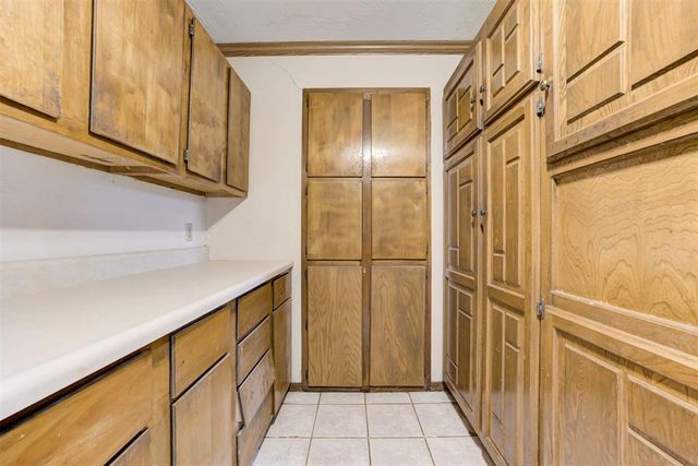 2301 S Manor Road, Yukon, OK 73099